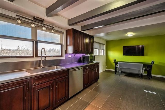 251 Franklin Dr, Upper St Clair, PA 15241