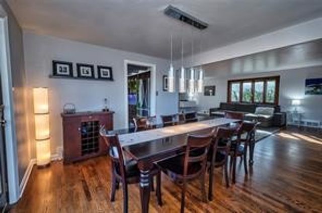 251 Franklin Dr, Upper St Clair, PA 15241