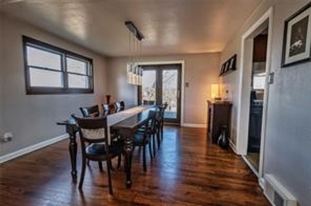 251 Franklin Dr, Upper St Clair, PA 15241