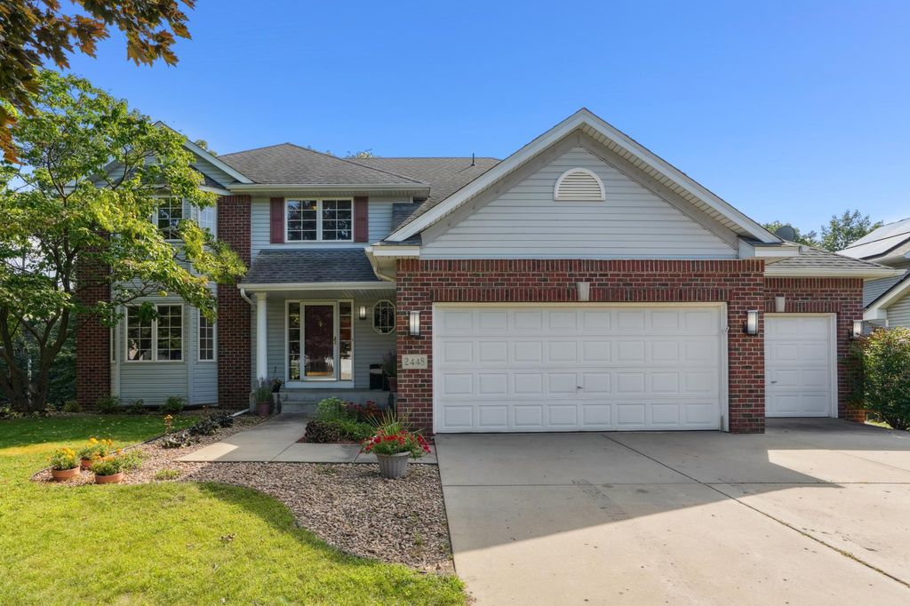 2448 Matterhorn Drive E, Maplewood, MN 55119