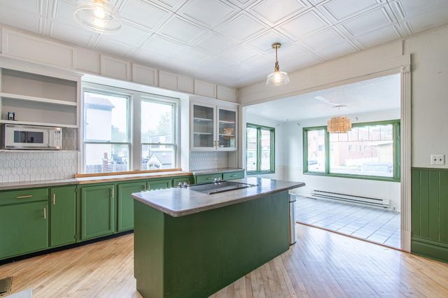203 7th Street S, Moorhead, MN 56560