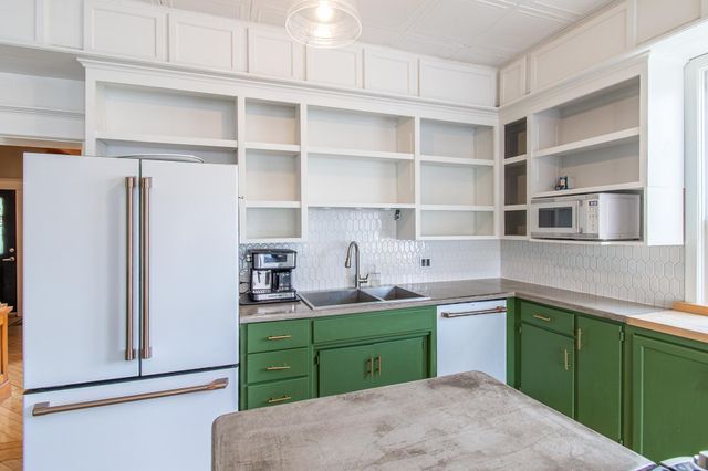 203 7th Street S, Moorhead, MN 56560