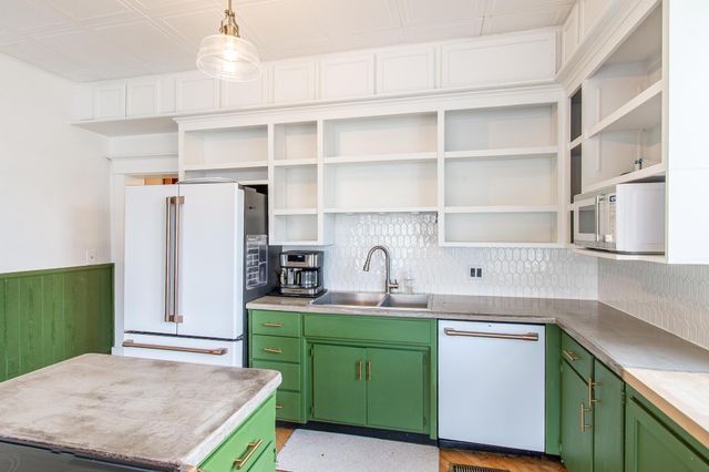 203 7th Street S, Moorhead, MN 56560