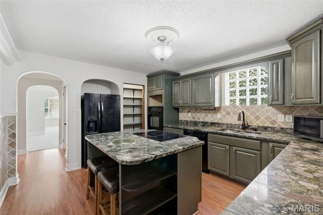 1800 Patterson Road, Florissant, MO 63031
