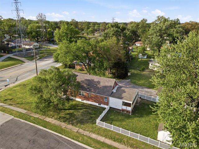 1800 Patterson Road, Florissant, MO 63031