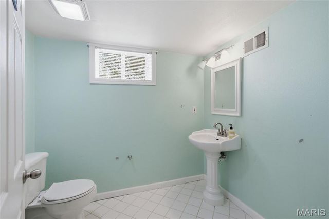 1800 Patterson Road, Florissant, MO 63031