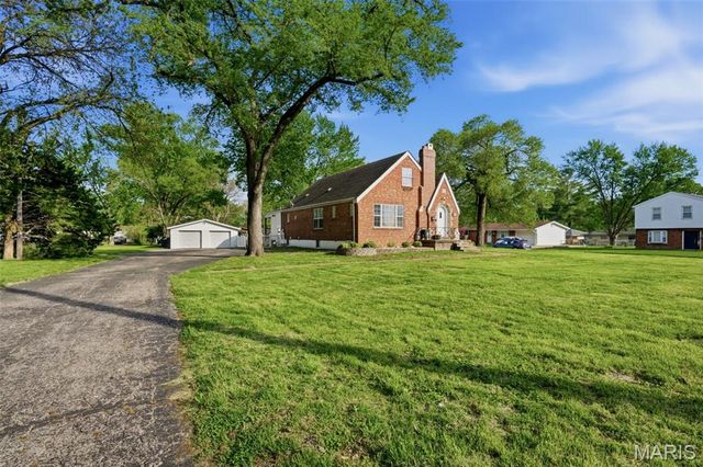 1800 Patterson Road, Florissant, MO 63031
