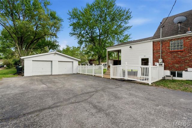 1800 Patterson Road, Florissant, MO 63031