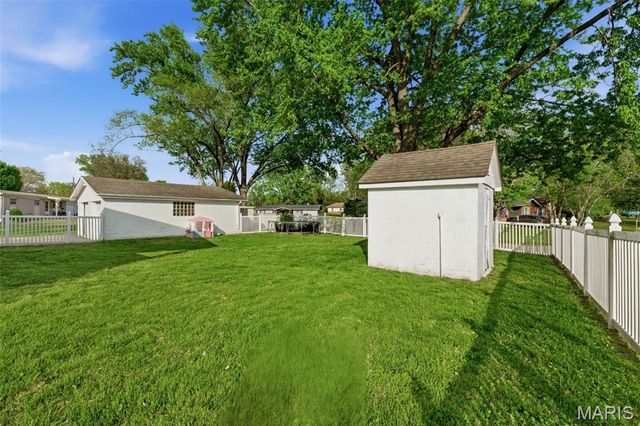 1800 Patterson Road, Florissant, MO 63031