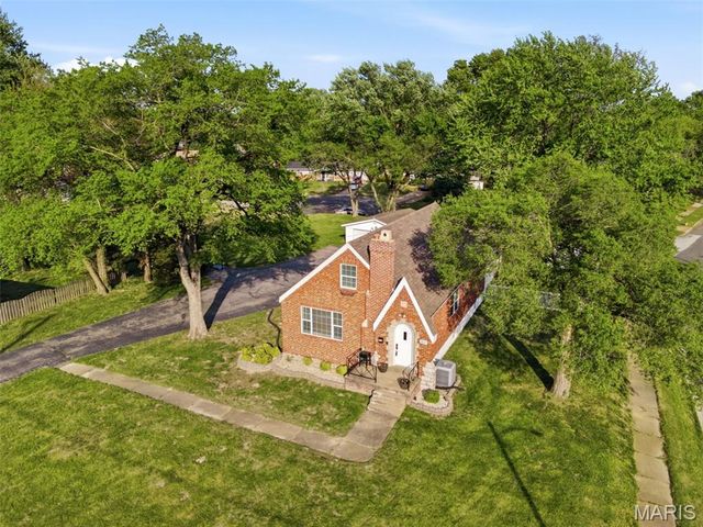 1800 Patterson Road, Florissant, MO 63031