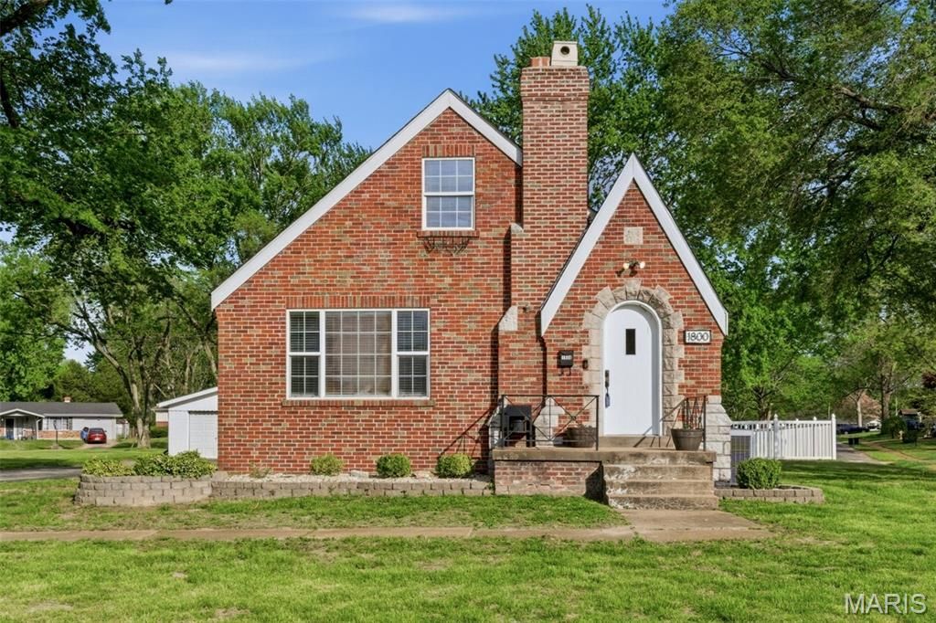 1800 Patterson Road, Florissant, MO 63031
