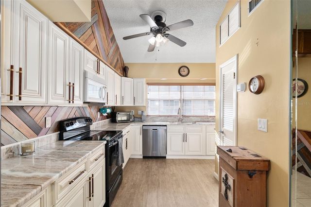 11001 SE SUNSET HARBOR ROAD D18, Summerfield, FL 34491