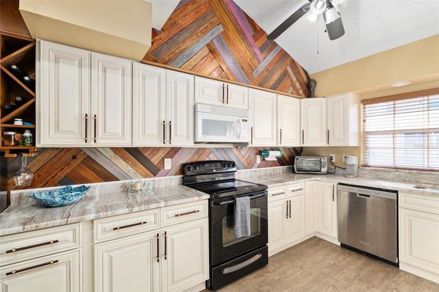 11001 SE SUNSET HARBOR ROAD D18, Summerfield, FL 34491