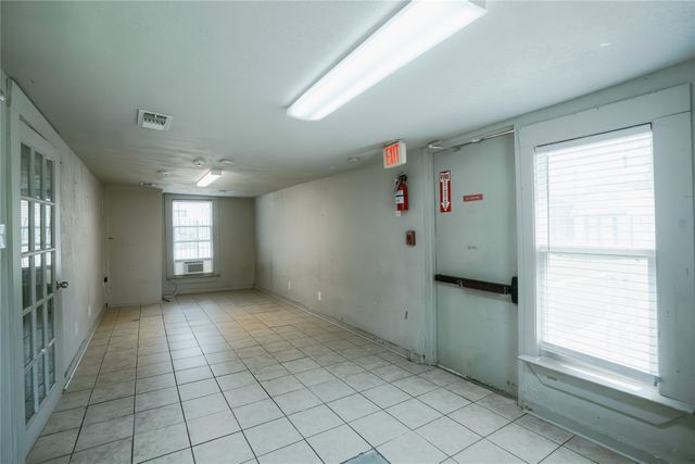 3121 Forest Avenue, Fort Worth, TX 76112