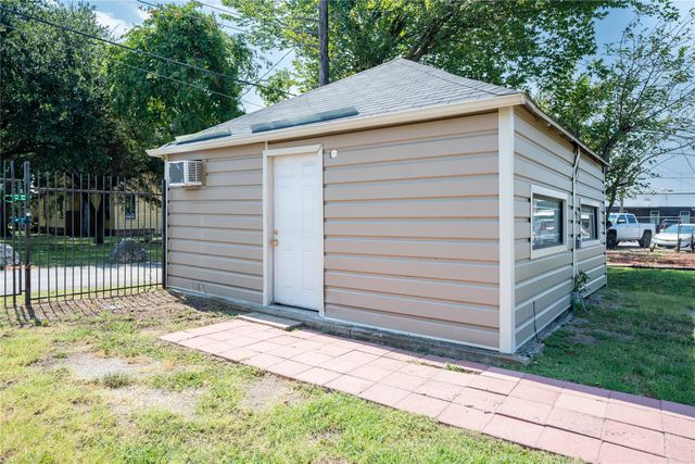 3121 Forest Avenue, Fort Worth, TX 76112