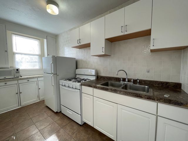 28w579 Stafford Place 1, Warrenville, IL 60555