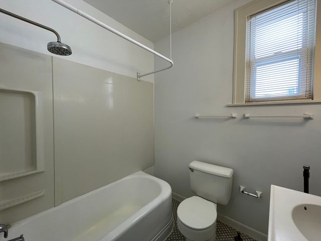 28w579 Stafford Place 1, Warrenville, IL 60555