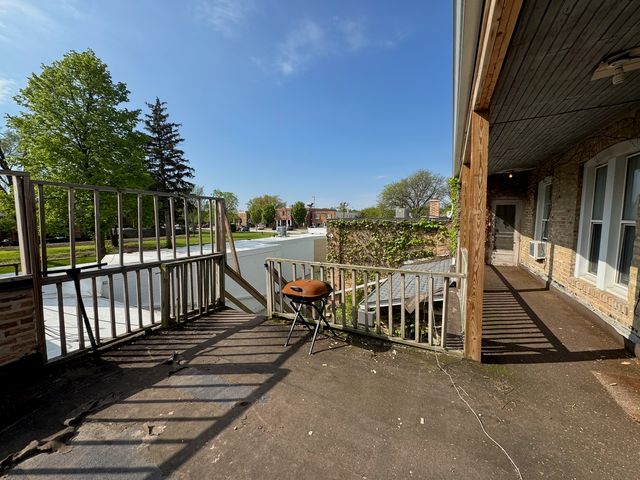 28w579 Stafford Place 1, Warrenville, IL 60555