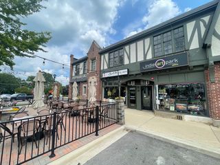 28w579 Stafford Place 1, Warrenville, IL 60555