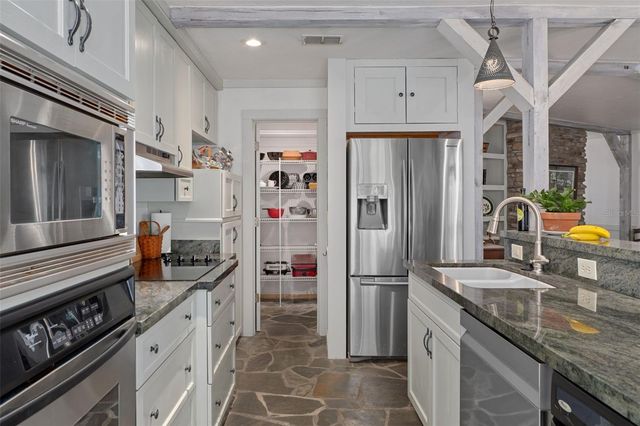 4210 W HORSESHOE DRIVE, Beverly Hills, FL 34465