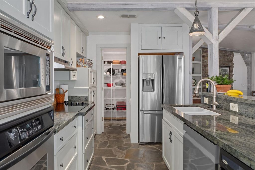 Image 14 of property listing at 4210 W HORSESHOE DRIVE, Beverly Hills, FL 34465