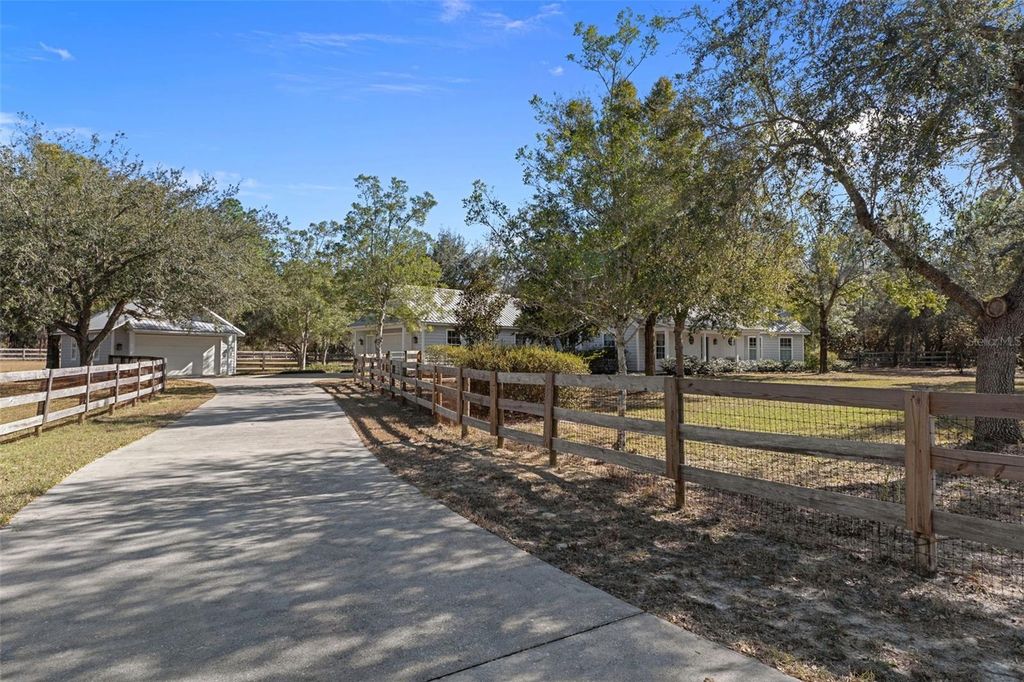 Image 3 of property listing at 4210 W HORSESHOE DRIVE, Beverly Hills, FL 34465