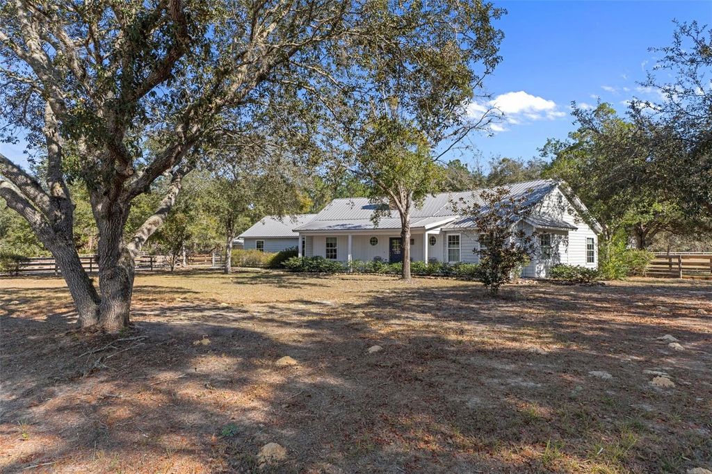 Image 4 of property listing at 4210 W HORSESHOE DRIVE, Beverly Hills, FL 34465