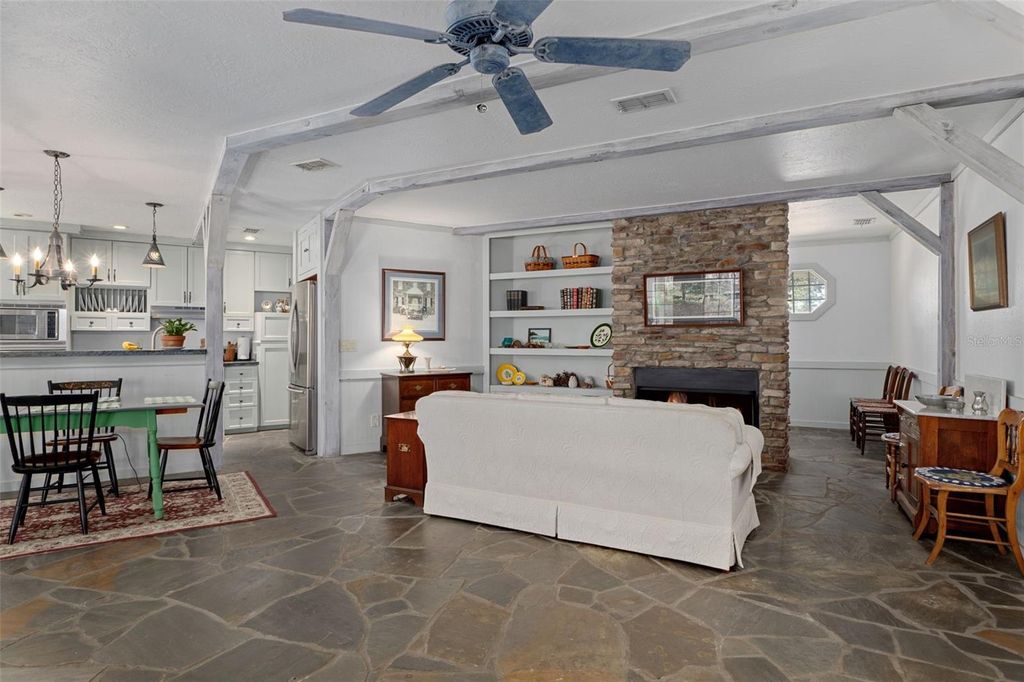 Image 8 of property listing at 4210 W HORSESHOE DRIVE, Beverly Hills, FL 34465