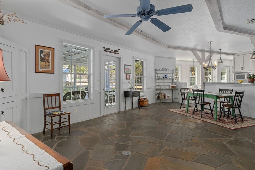 Image 9 of property listing at 4210 W HORSESHOE DRIVE, Beverly Hills, FL 34465