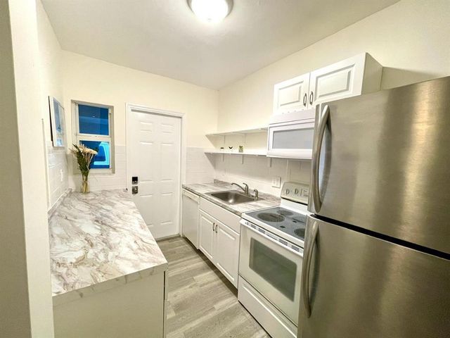 828 NE 17th Avenue 2, Fort Lauderdale, FL 33304