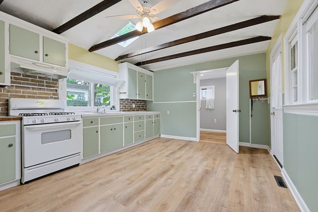 18 Plain St, Natick, MA 01760