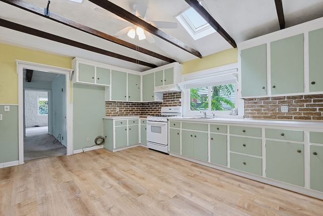 18 Plain St, Natick, MA 01760