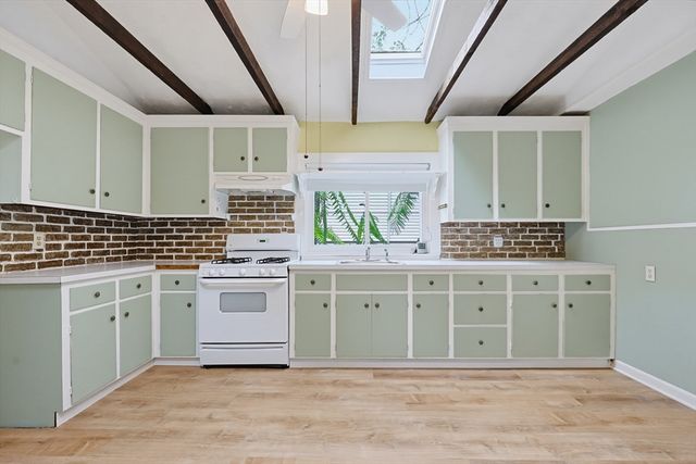 18 Plain St, Natick, MA 01760