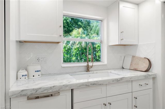 2180 Harbor LN, Naples, FL 34104