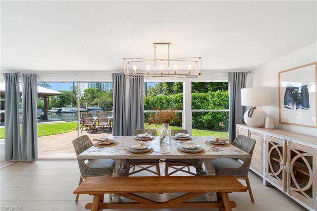 2180 Harbor LN, Naples, FL 34104