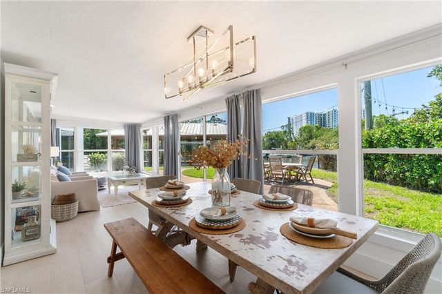 2180 Harbor LN, Naples, FL 34104