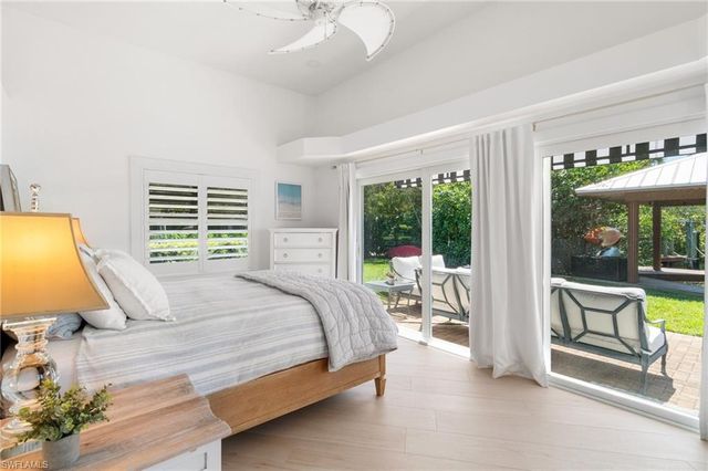 2180 Harbor LN, Naples, FL 34104