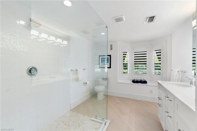 2180 Harbor LN, Naples, FL 34104