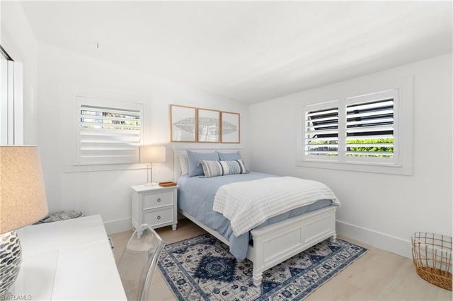 2180 Harbor LN, Naples, FL 34104