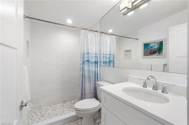 2180 Harbor LN, Naples, FL 34104