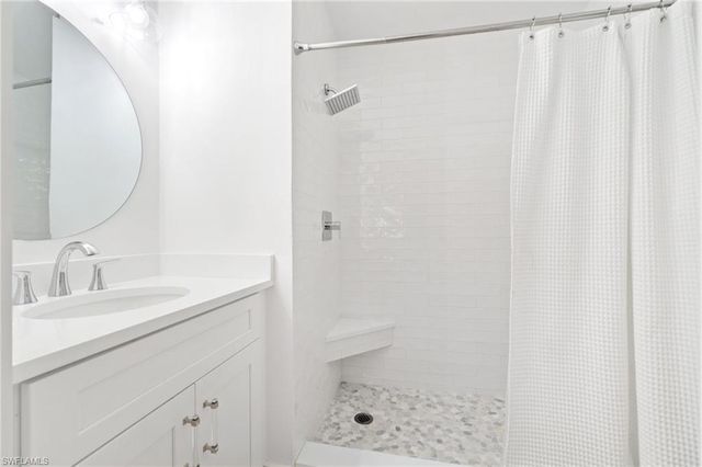 2180 Harbor LN, Naples, FL 34104