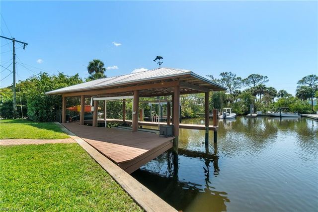 2180 Harbor LN, Naples, FL 34104