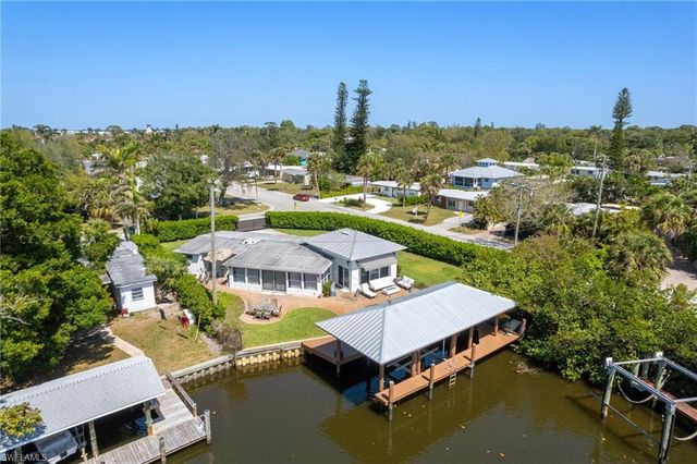 2180 Harbor LN, Naples, FL 34104