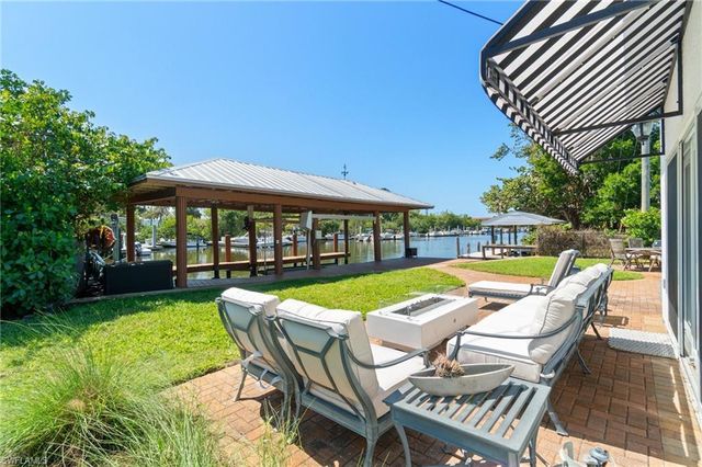 2180 Harbor LN, Naples, FL 34104