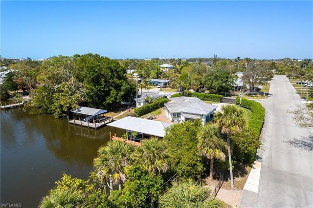 2180 Harbor LN, Naples, FL 34104