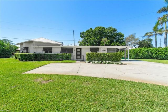 2180 Harbor LN, Naples, FL 34104