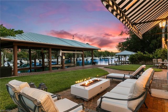 2180 Harbor LN, Naples, FL 34104