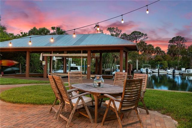 2180 Harbor LN, Naples, FL 34104
