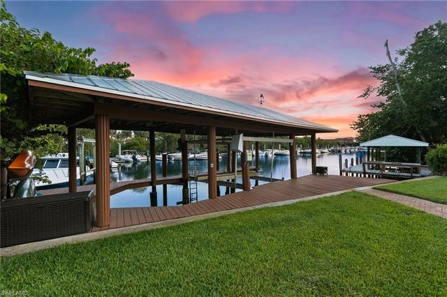 2180 Harbor LN, Naples, FL 34104