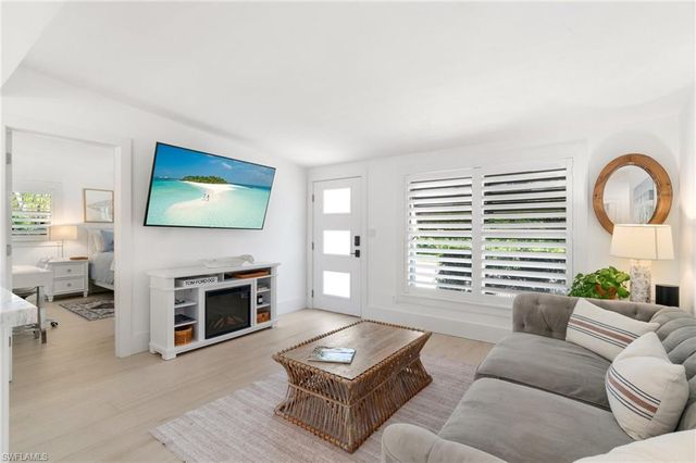2180 Harbor LN, Naples, FL 34104